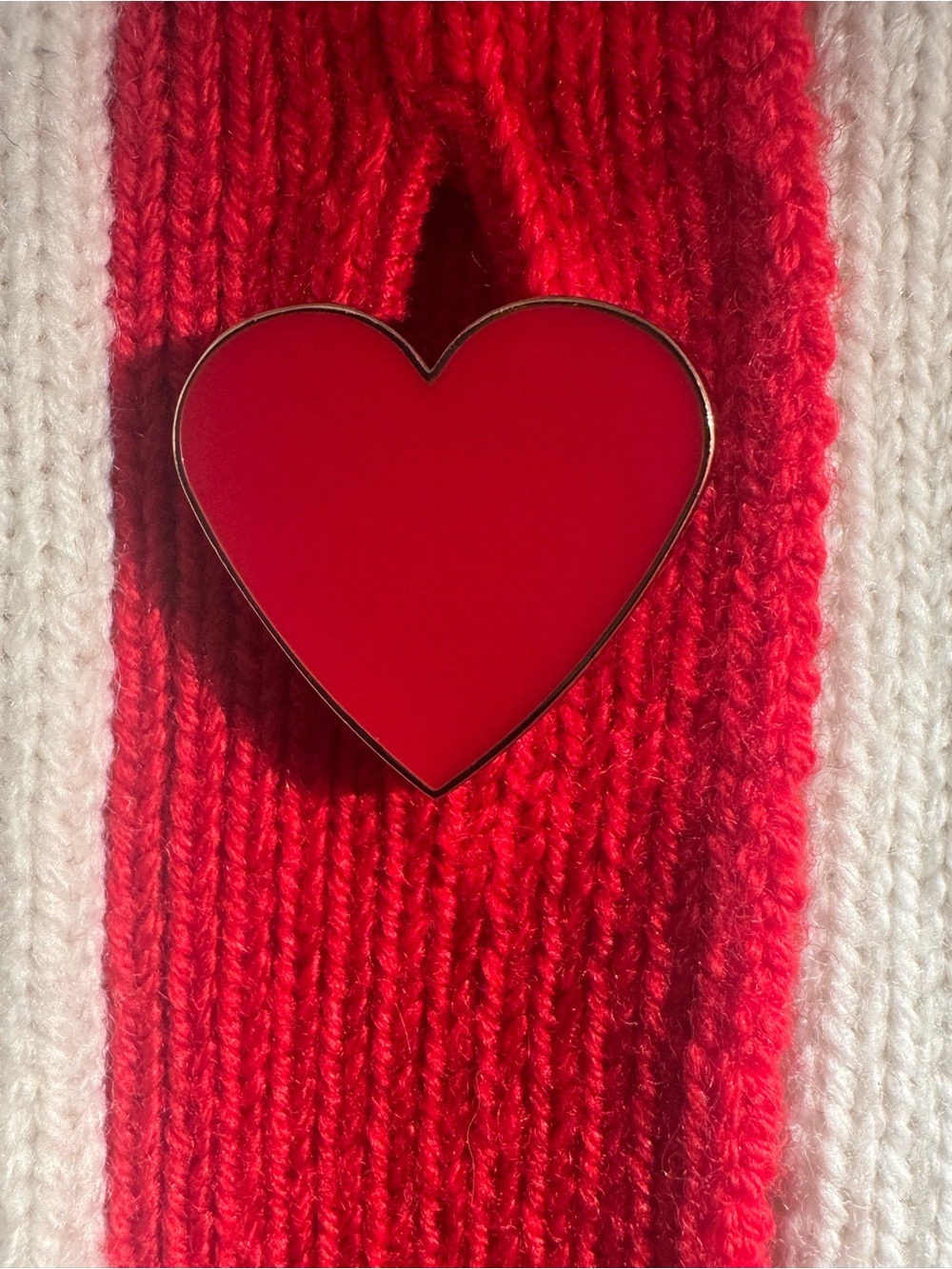 Alice + Olivia Soft White Cardigan with Red Heart Accents NWT Size L - Picture 3 of 5